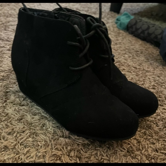 Youth girl’s Dream Pairs boots (black/quarter zip), Size 3: $10 - Picture 2 of 12
